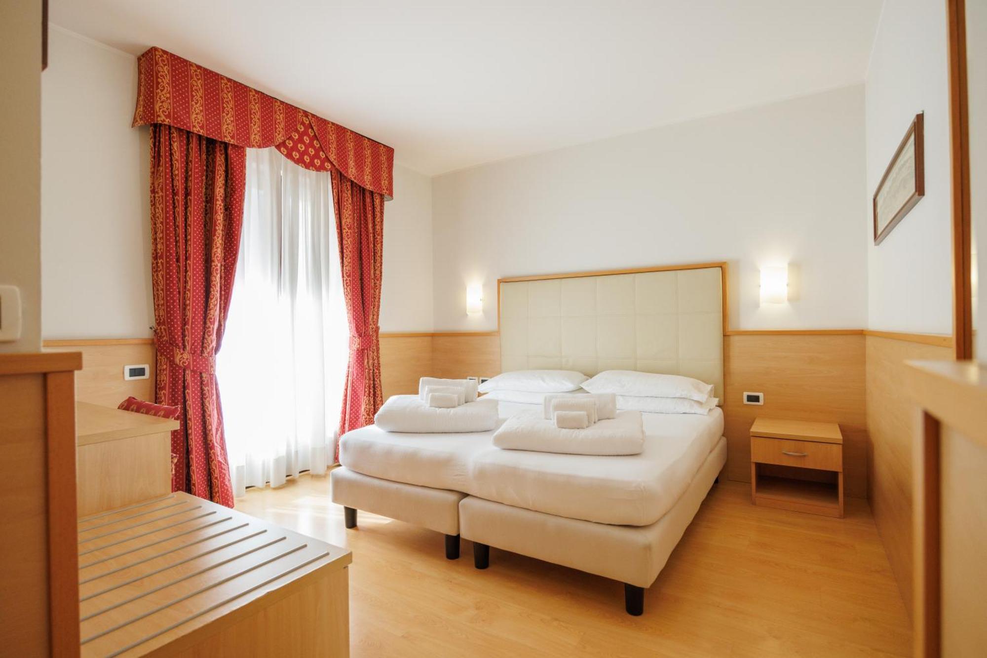 Club Hotel E Residence La Vela Torbole Sul Garda Exteriér fotografie