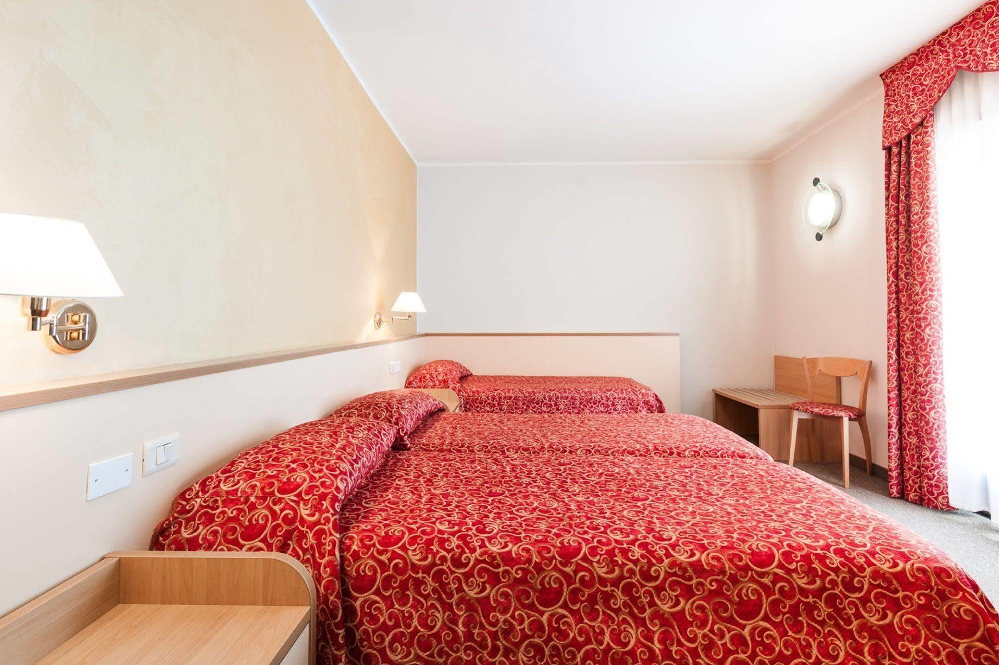 Club Hotel E Residence La Vela Torbole Sul Garda Exteriér fotografie