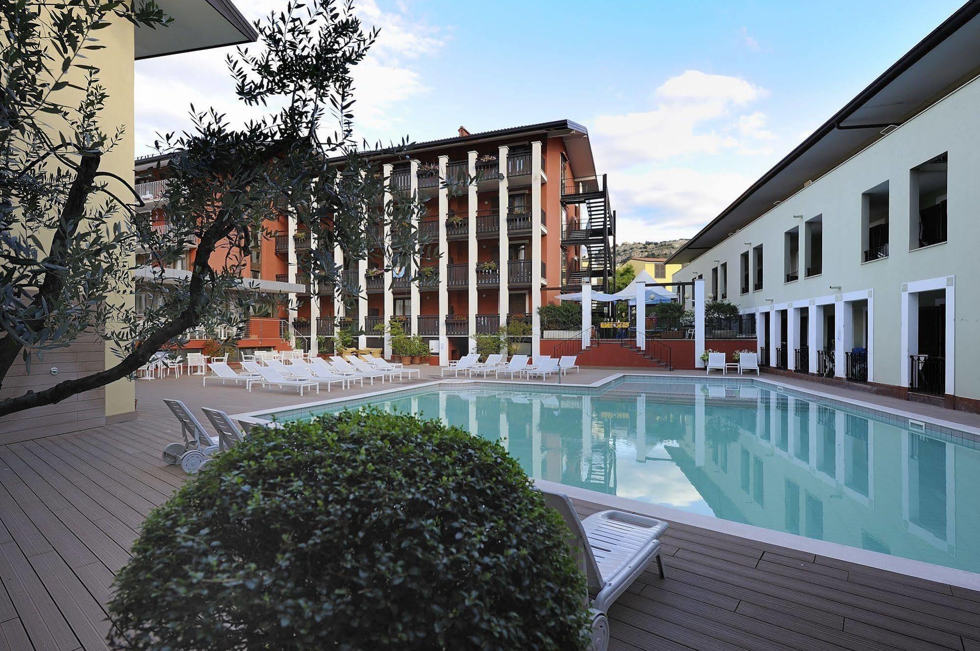 Club Hotel E Residence La Vela Torbole Sul Garda Exteriér fotografie